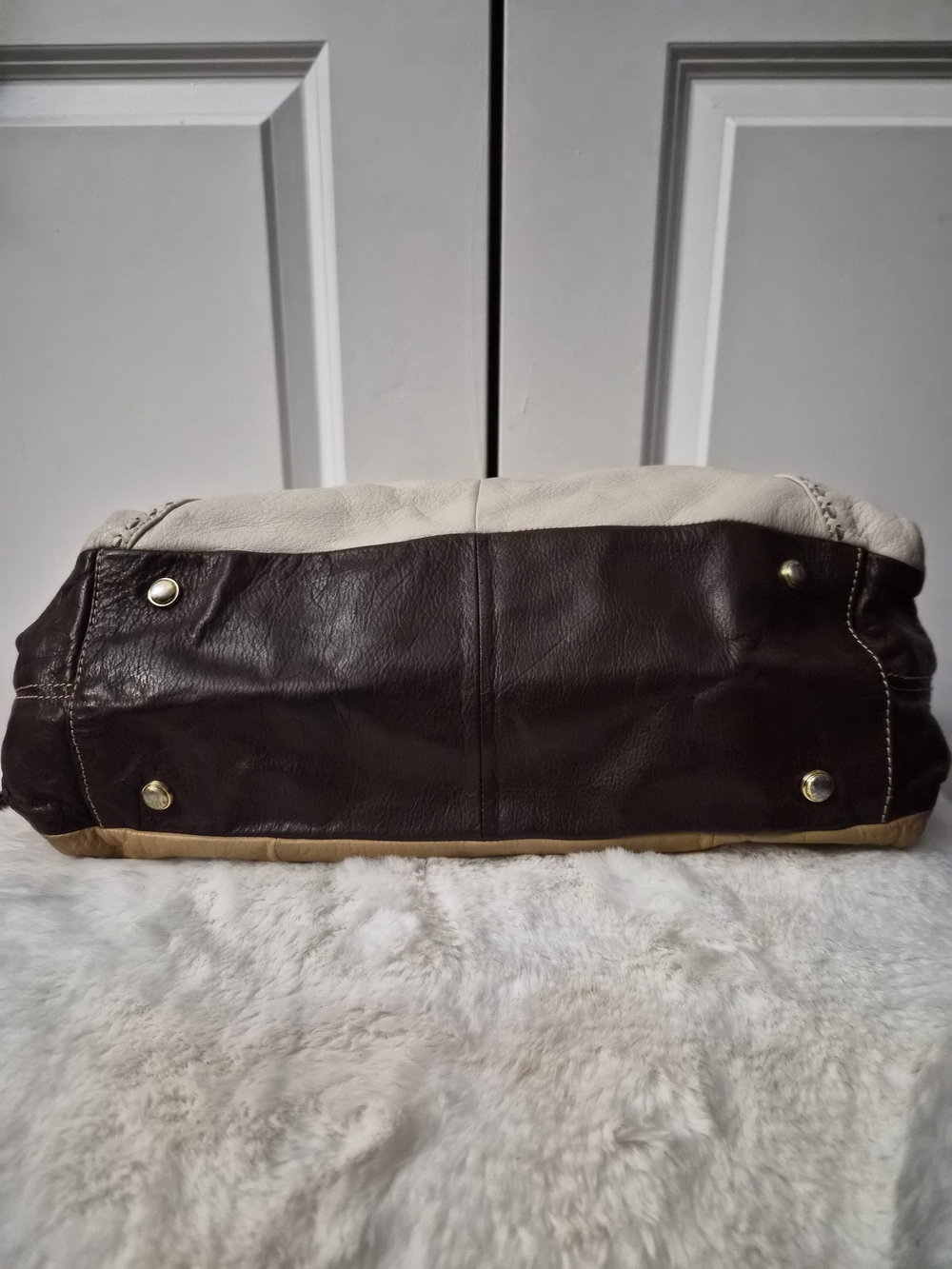 B MAKOWSKI Two-Tone Tan and Cream Women’s Leather Handbag - Picture 5 of 15